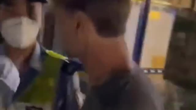 Chengdu City A British got arrested for refusing to wear a mask.