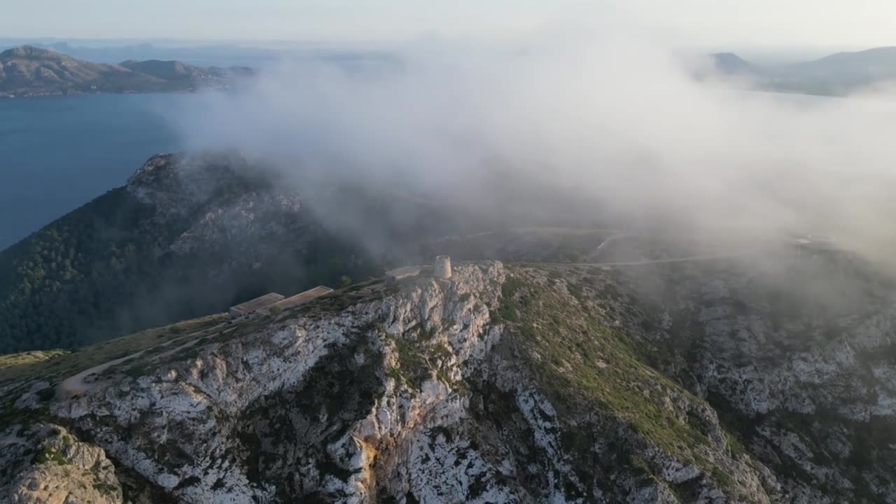 Outdoor aerial photography, sunrise view of the highest mountain in the United States