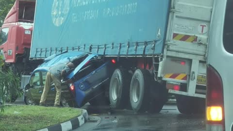 MSNEWSTaxi gets stuck under truckafter Kaki Bukit accident