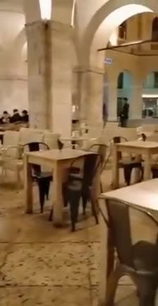 Italy Restaurants requiring "Covid passports" empty