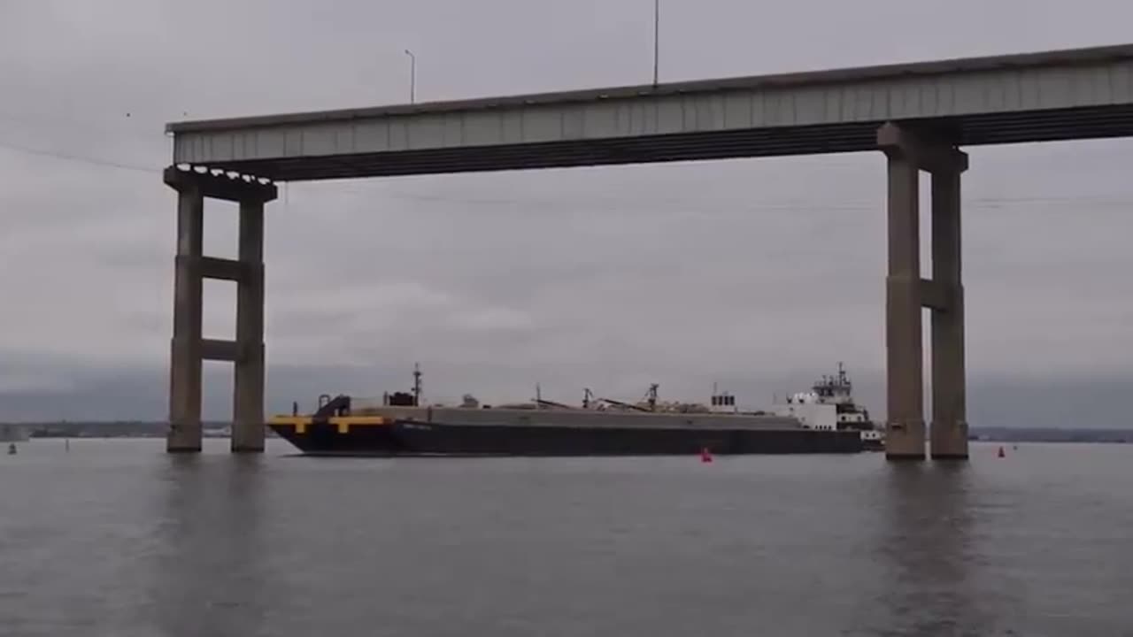 first vessel to move through the newly created temporary alternate channel in #Baltimore.