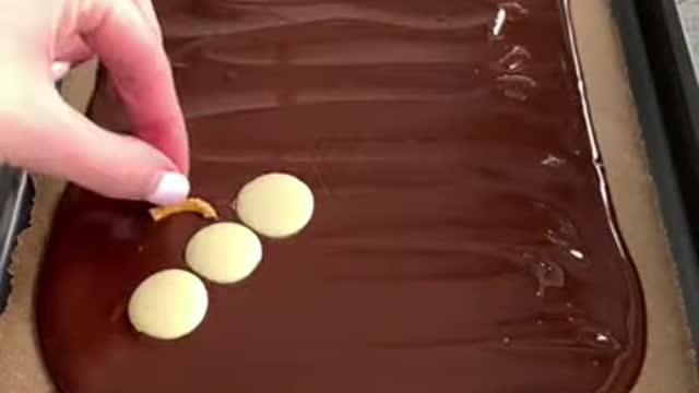 Easy Christmas snowman chocolate bark tutorial