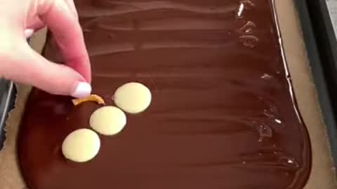 Easy Christmas snowman chocolate bark tutorial