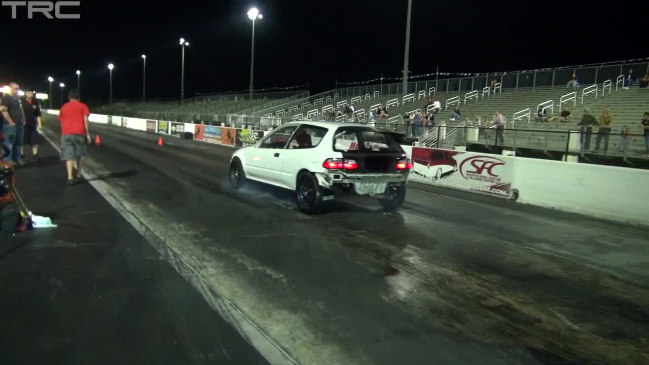 Old Honda Civic destroys new Camaro in drag race