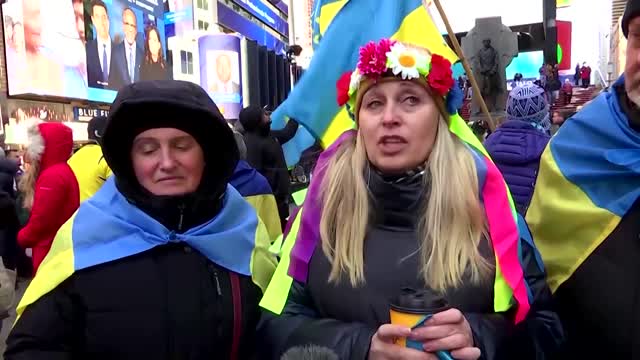 Protesters in Times Square call for peace in Ukraine