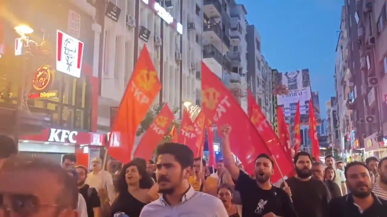 Huge Anti-American Protests in Turkey Islamist Yell "Yankee go home!