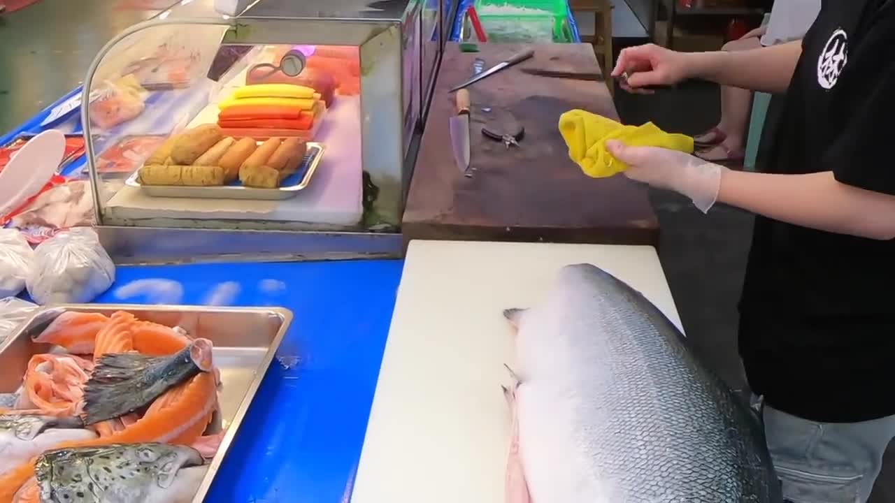 How To Fillet a Whole Salmon | Sashimi & Sushi -Taiwanese street food-2