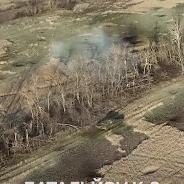 Ukrainian Tank Engages Russian Soldiers