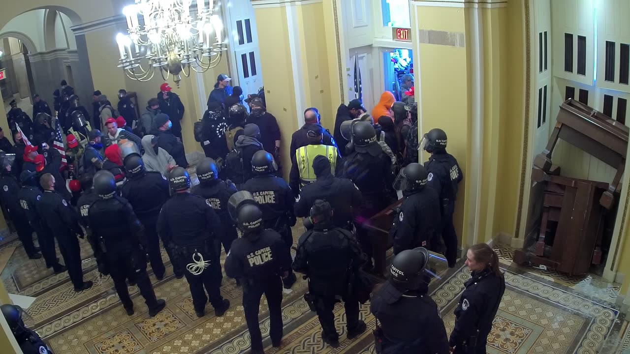 0102USCS01SenateWingDoornearS139_2021-01-06_15h31min52s360ms.mp4
