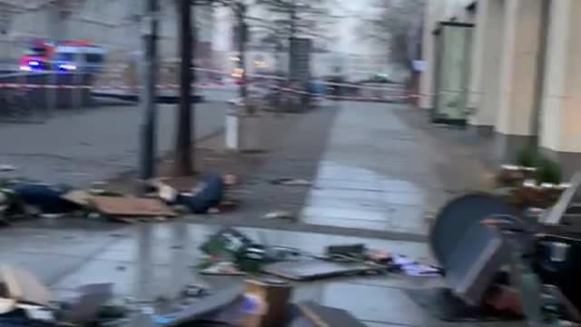 Damage after the collapse of the waterdom in a Berlin hotel