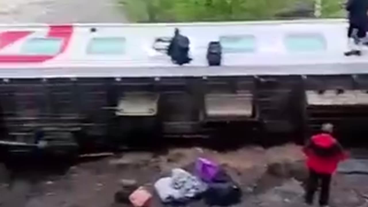 👀 A passenger train derailed in Republic of Komi, Russia. 9 wagons overturned.