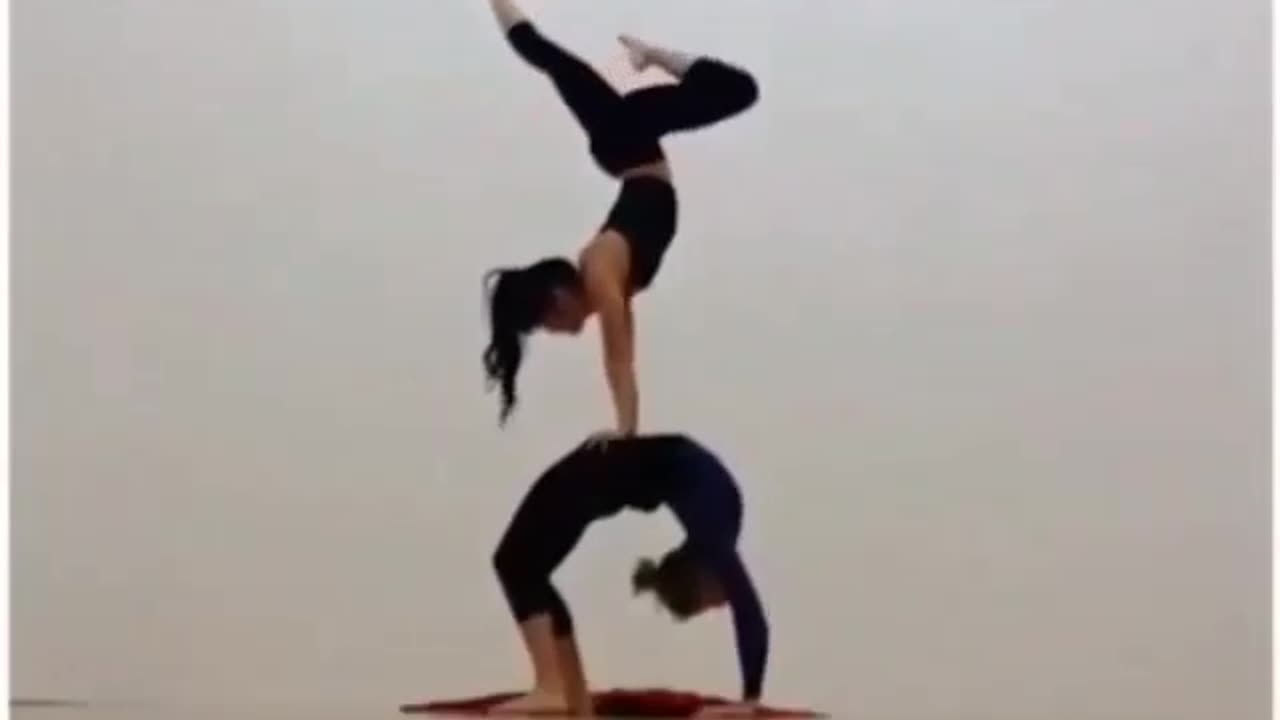 Flexibility Goals: Watch Her Inspiring Workout Routine!