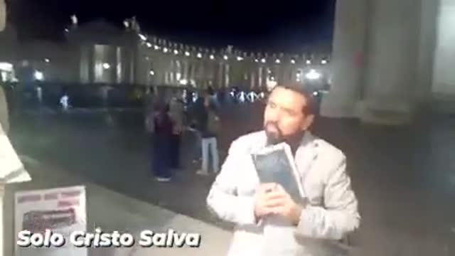 Smascherando il business dell'idolatria dei peccatori vaticani nei pressi del covo della vipera JORGE MARIO BERGOGLIO! i pagani massonici satanisti vaticani verranno sterminati e moriranno tutti nei loro peccati che NON GLI SARANNO MAI RIMESSI