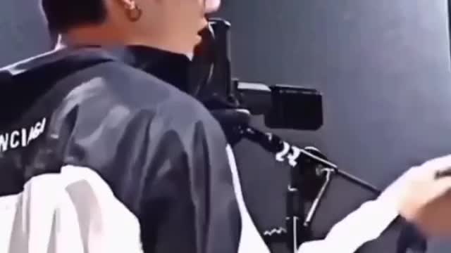 Jungkook sings song