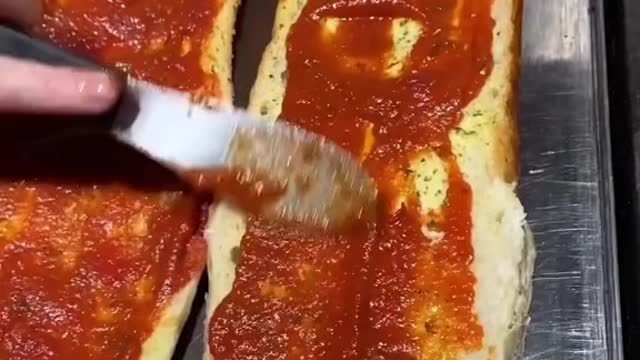 Garlic bread pizza