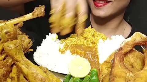 ASMR EATING SPICY CHICKEN CURRY🔥 BASMATI RICE #shorts #mukbangn#asmreating #mukbangasmr #asmr