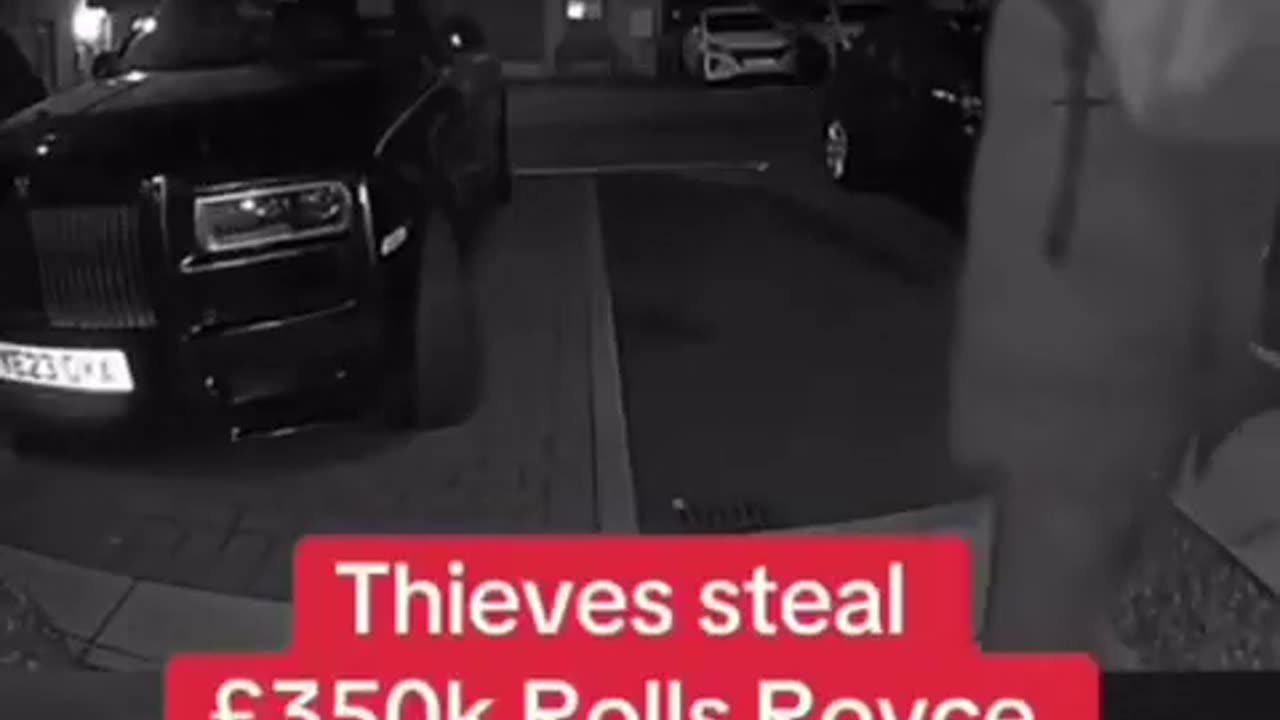 Thief steals £350K Rolls Royce in 30 seconds using wire antenna to unlock the car.