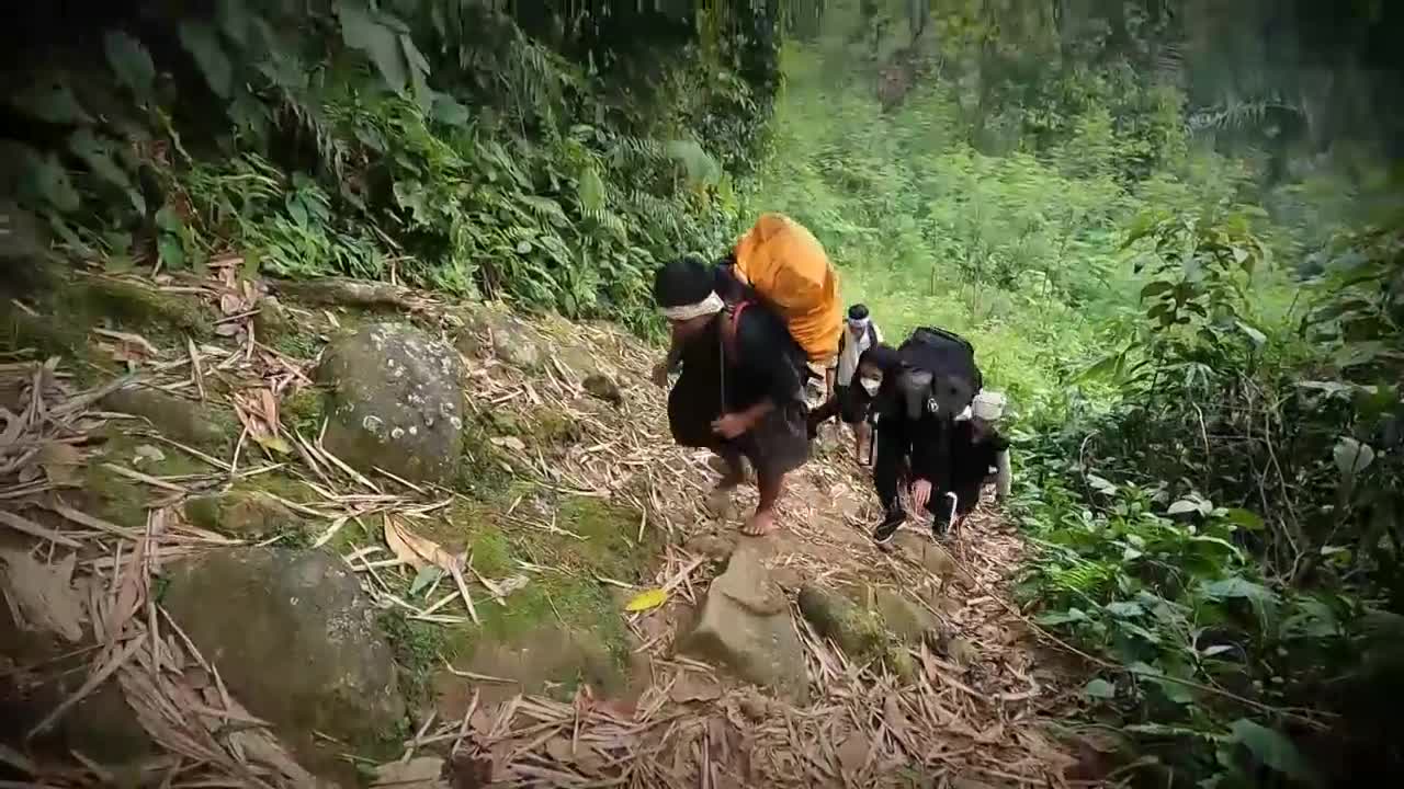 the island of Java has the meaning of life LEARNING 'THE RIGHT LIFE' FROM THE BADUY COMMUNITY