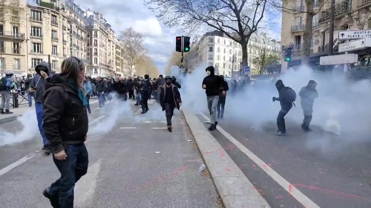 Pension reform protests continue into 11th day, objects thrown at French police