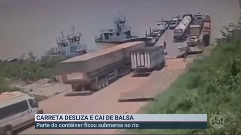 Carreta desliza de balsa e cai em rio no Amazonas | Primeiro Impacto