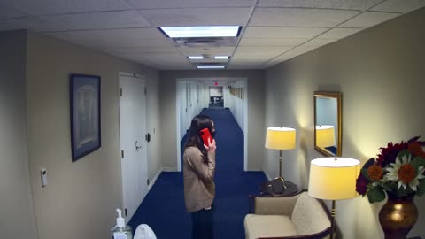 0963USCH04S405Hallway_2021-01-05_17h58min54s583ms.mp4