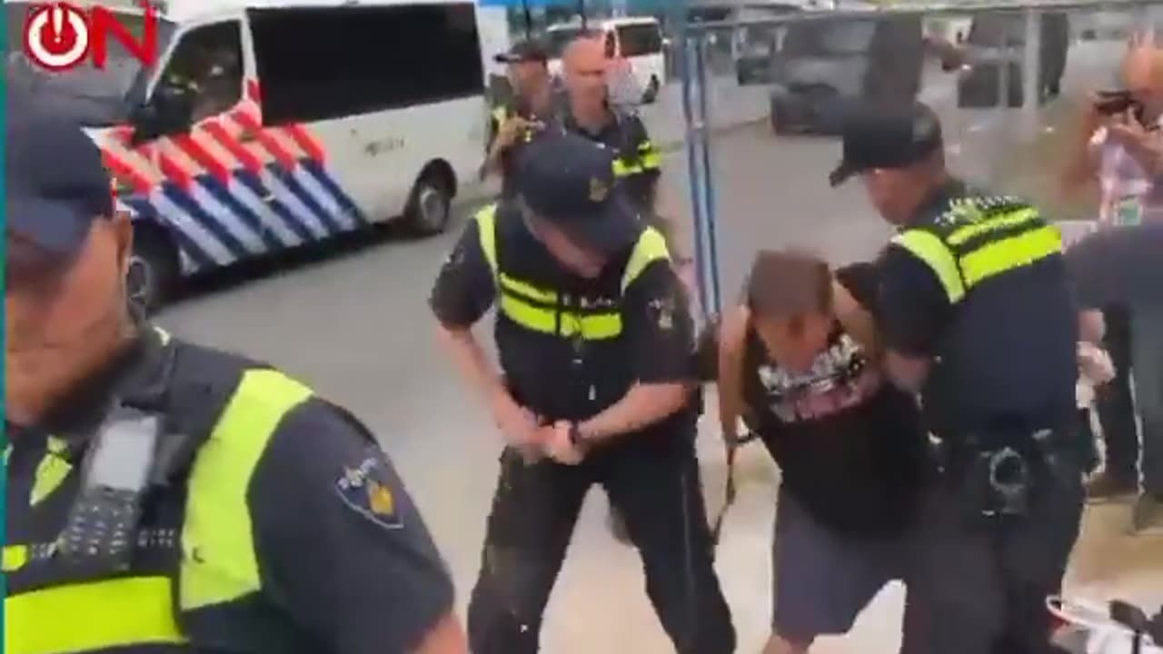 Police in Holland is brutalising farmers for protesting against NWO