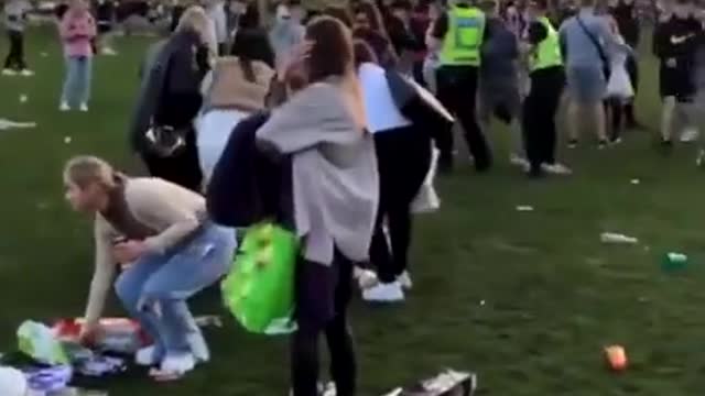 A massive brawl happened in Edinburgh yesturday_3