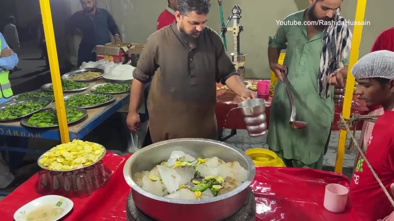 HUGE MAKING OF LEMON JUICE | KARACHI STREET DRINK KULUKKI SARBATH |