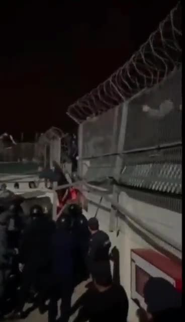 Rioting continues at the airport as more federal and republican level forces mobilise