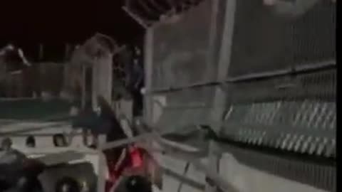 Rioting continues at the airport as more federal and republican level forces mobilise