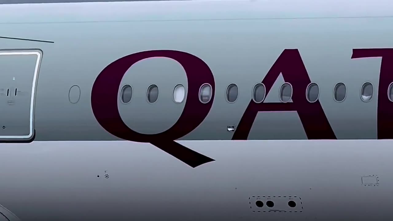 Qatar airways a350-1000 waiting for taxi
