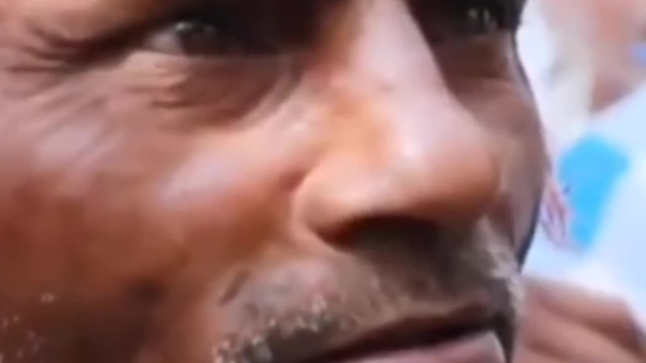 The Indian beggar speek in English