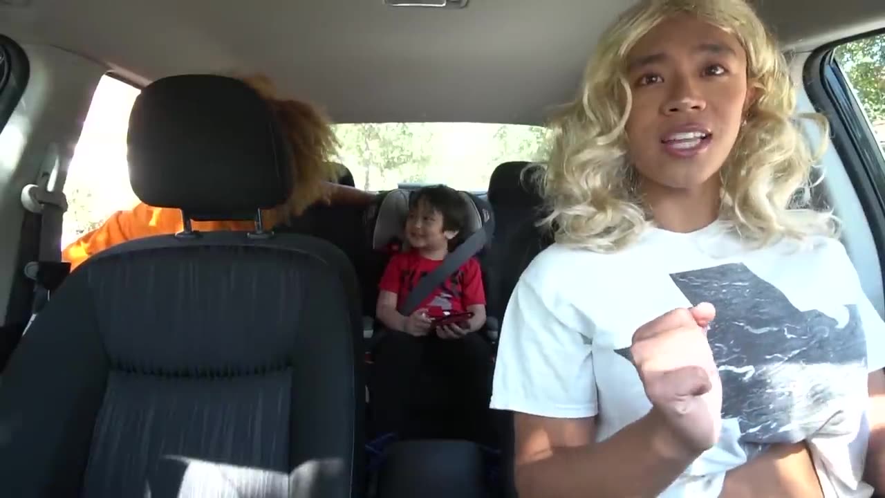 GUY PICKS UP LIL BROTHER IN AN UBER DISGUISED AS A WOMAN! __try not to laugh__