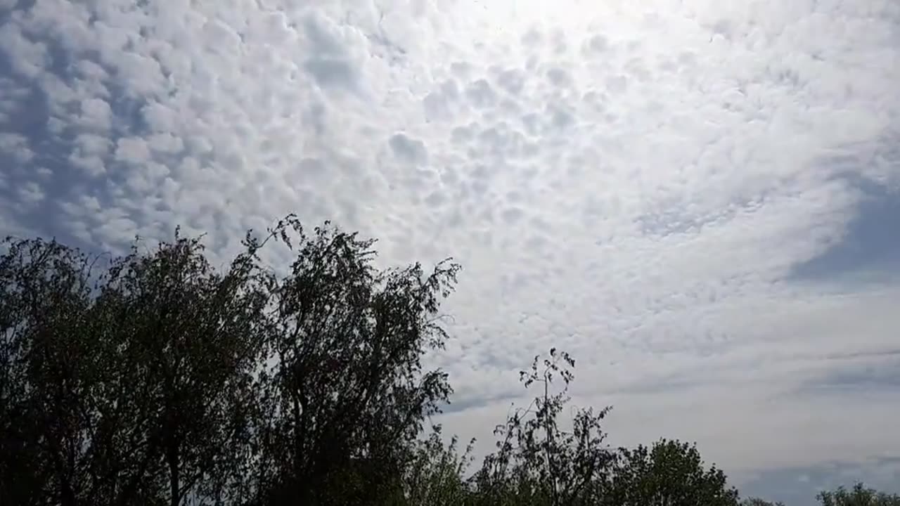 Himmel in Berlin am 5.5.2023 um 12:20 Uhr