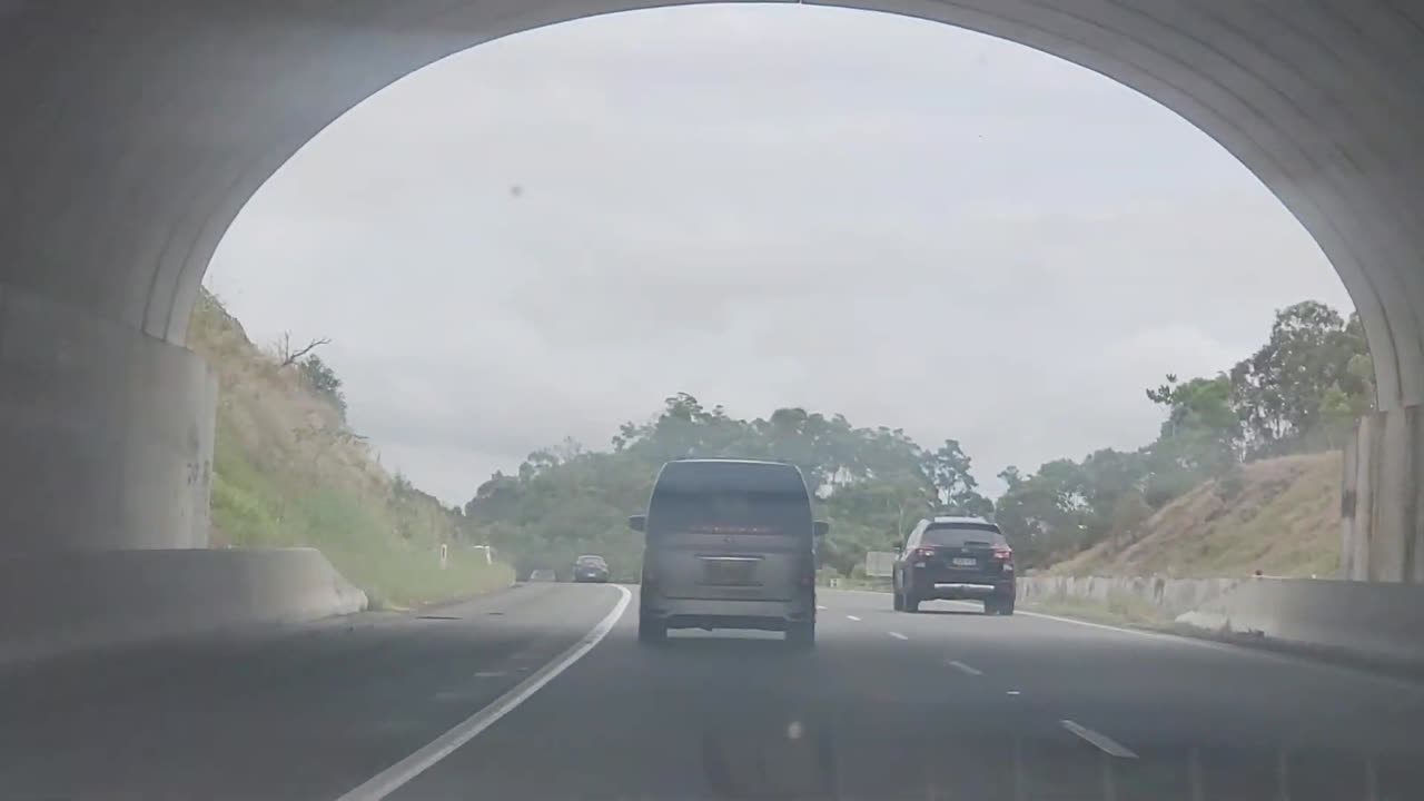 Electronic dance music - Drive up to Queensland With Azayomi