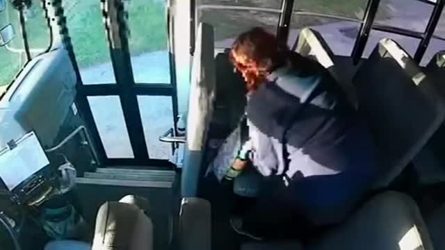 Bus drivers rescued a 2-year-olleft on the streets by carjackers