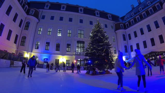 Snowboarding with a feast tree