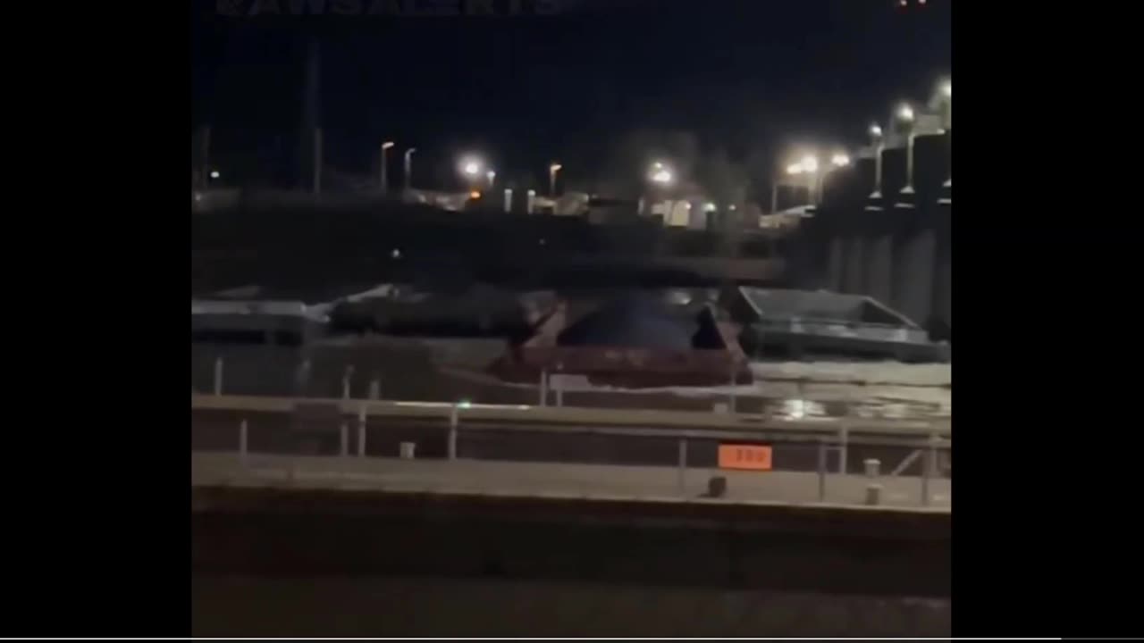 BARGES HIT DAM ON OHIO RIVER!