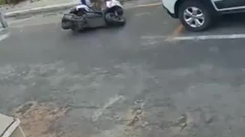 Stupid attemped to help ladies that fell from scooter