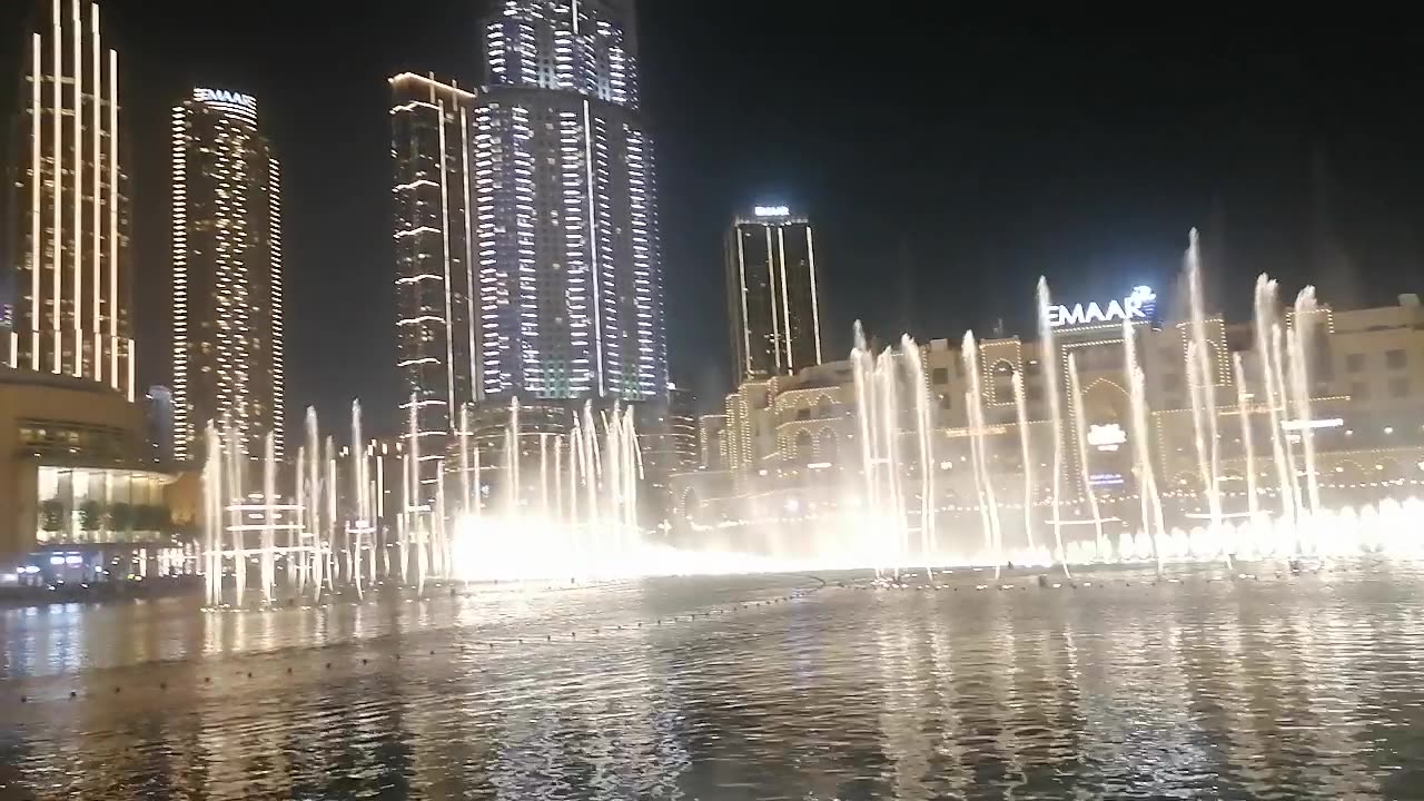 Dubai Mall water dance