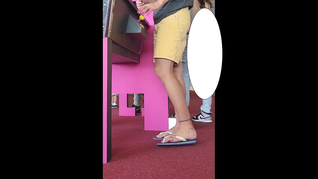 Boyfeet Flip Flops At Museum