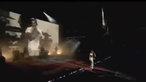 Justin Bieber sings Purpose