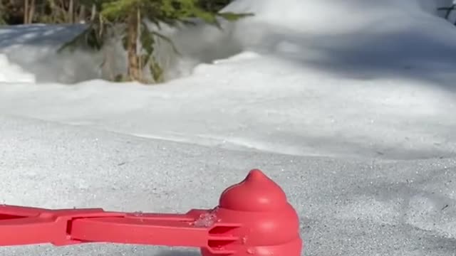 The most perfect snowball ever made ⛄️ #satisfying #asmr #snow
