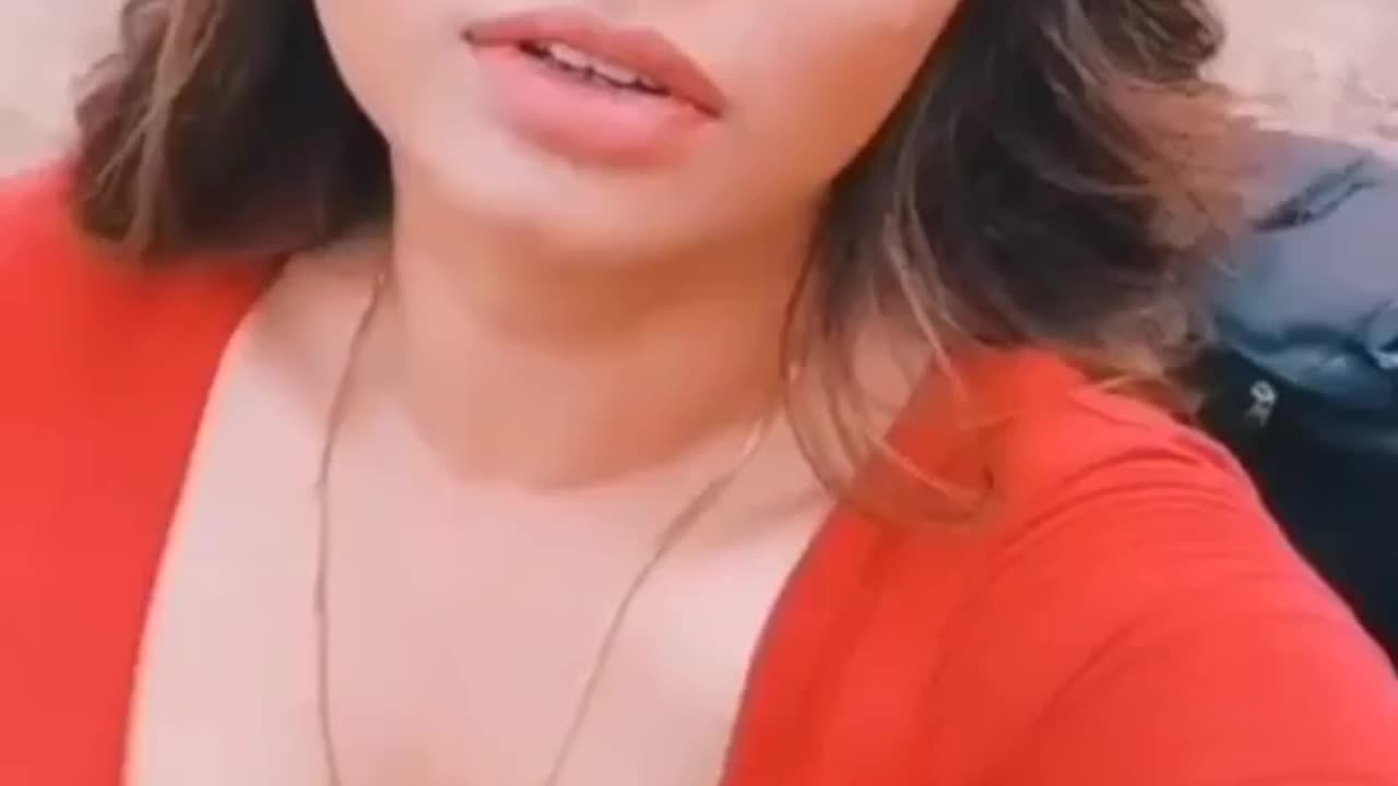 Instagram Reals beautiful girl Hot saree dance video music created_1080p