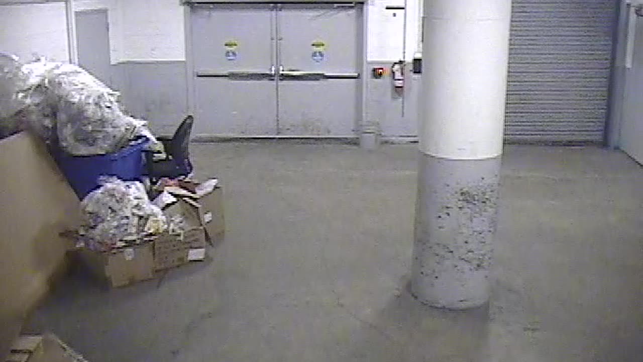 6017WHUGGALoadingDockRollup_2021-01-06_02h00min00s040ms.mp4