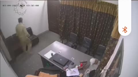 Viral video police in pakistan
