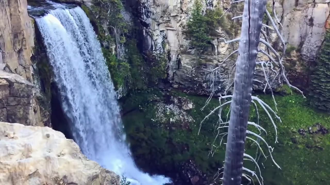 THE FAMOUS WATERFALLS IN THE WORLD