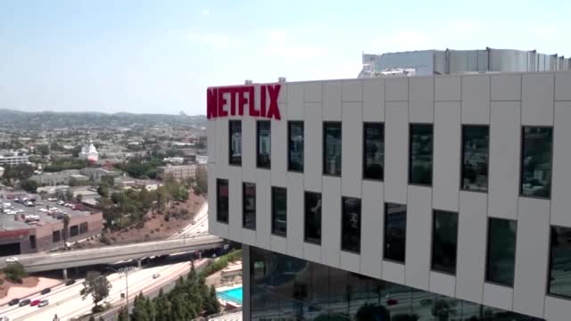 Chris Rock to be first comedian to perform live on Netflix
