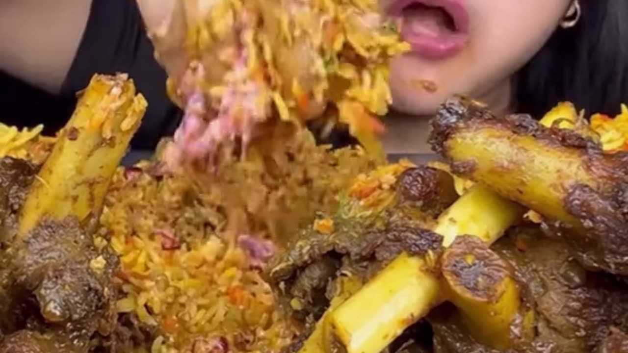 Thrilling Eating Girl #asmr #mukbang #delicacies #fyp