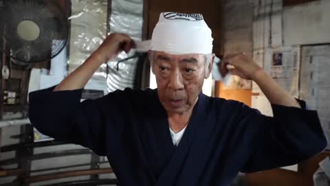 How Japanese samurai swords were made. A 75-year-old swordsman who has made 1,000 Japanese swords